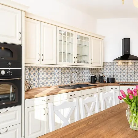Prestige Two-bedroom By Parizska Prag