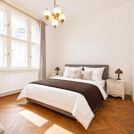 Prestige Two-bedroom By Parizska Διαμέρισμα Πράγα