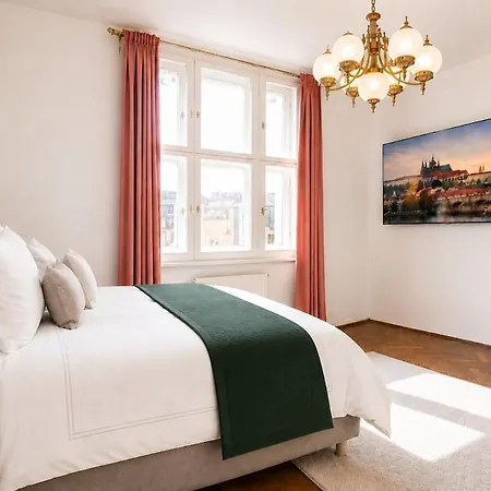 Prestige Two-bedroom By Parizska Διαμέρισμα *