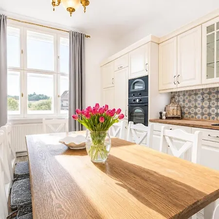 Prestige Two-bedroom By Parizska Διαμέρισμα *