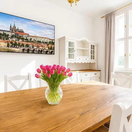 Prestige Two-bedroom By Parizska Lejlighed Prag