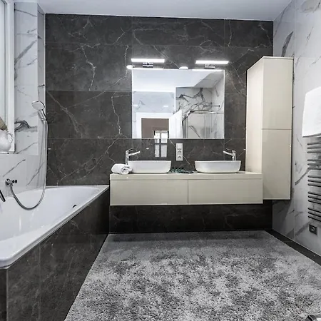 Prestige Two-bedroom By Parizska Lejlighed