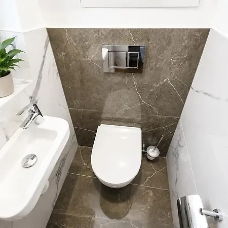 Prestige Two-bedroom By Parizska Διαμέρισμα *