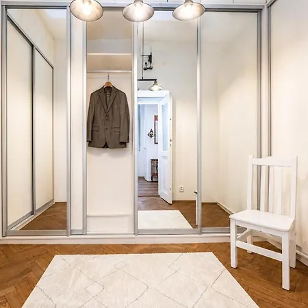 Prestige Two-bedroom By Parizska